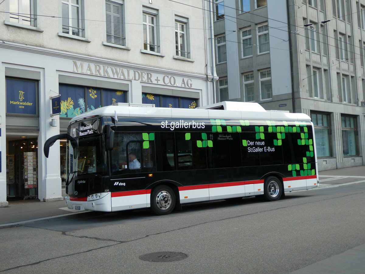 (229'079) - St. Gallerbus, St. Gallen - Nr. 220/SG 198'220 - Solaris am 13. Oktober 2021 beim Bahnhof St. Gallen