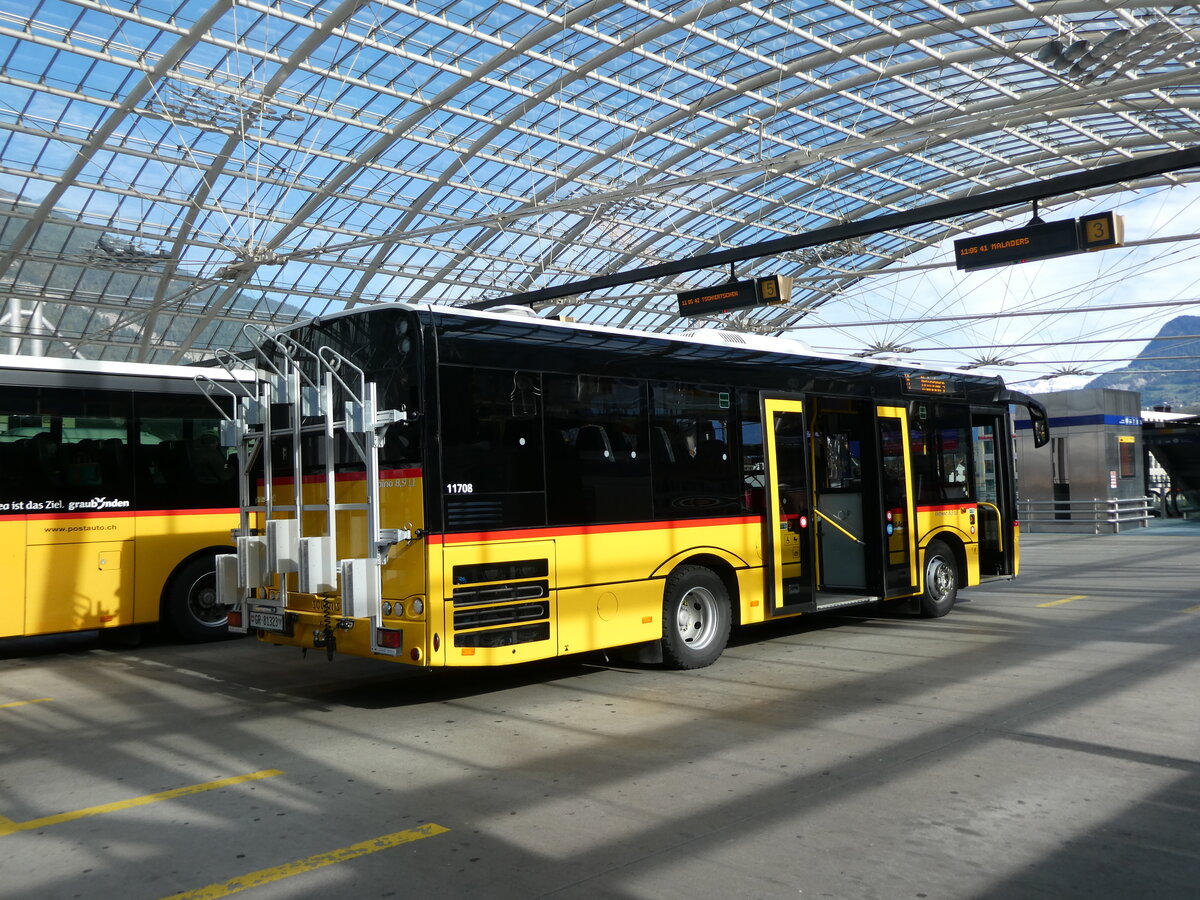 (229'232) - PostAuto Graubnden - GR 81'323 - Solaris am 15. Oktober 2021 in Chur, Postautostation