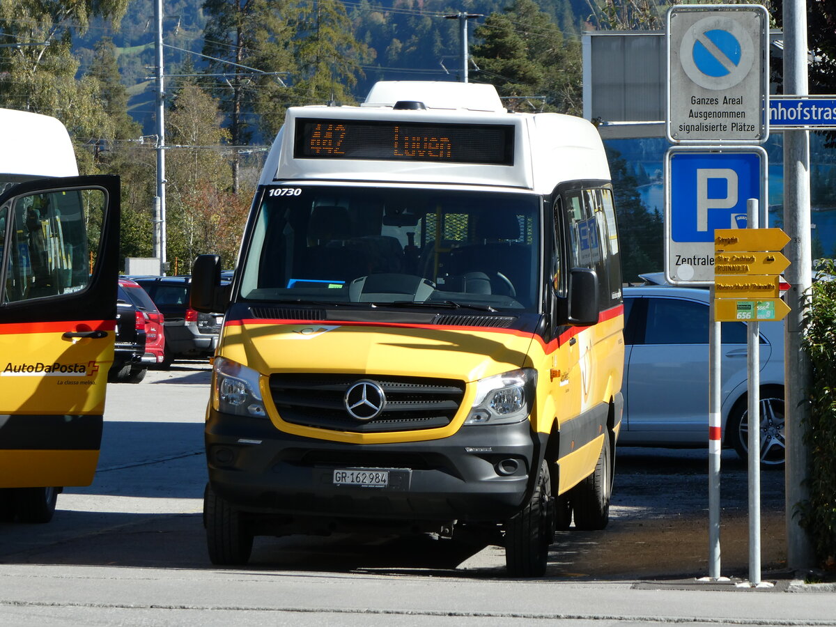 (229'259) - PostAuto Graubnden - Nr. 2/GR 162'984 - Mercedes am 15. Oktober 2021 beim Bahnhof Ilanz