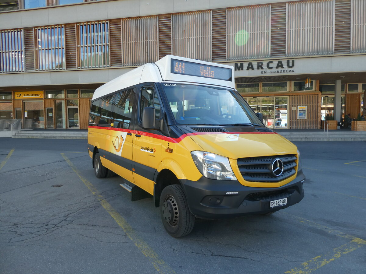 (229'267) - PostAuto Graubnden - Nr. 2/GR 162'984 - Mercedes am 15. Oktober 2021 beim Bahnhof Ilanz