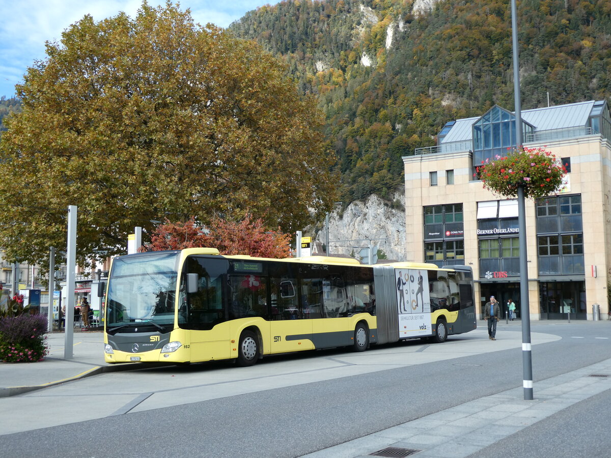 (229'456) - STI Thun - Nr. 163/BE 752'163 - Mercedes am 19. Oktober 2021 beim Bahnhof Interlaken West