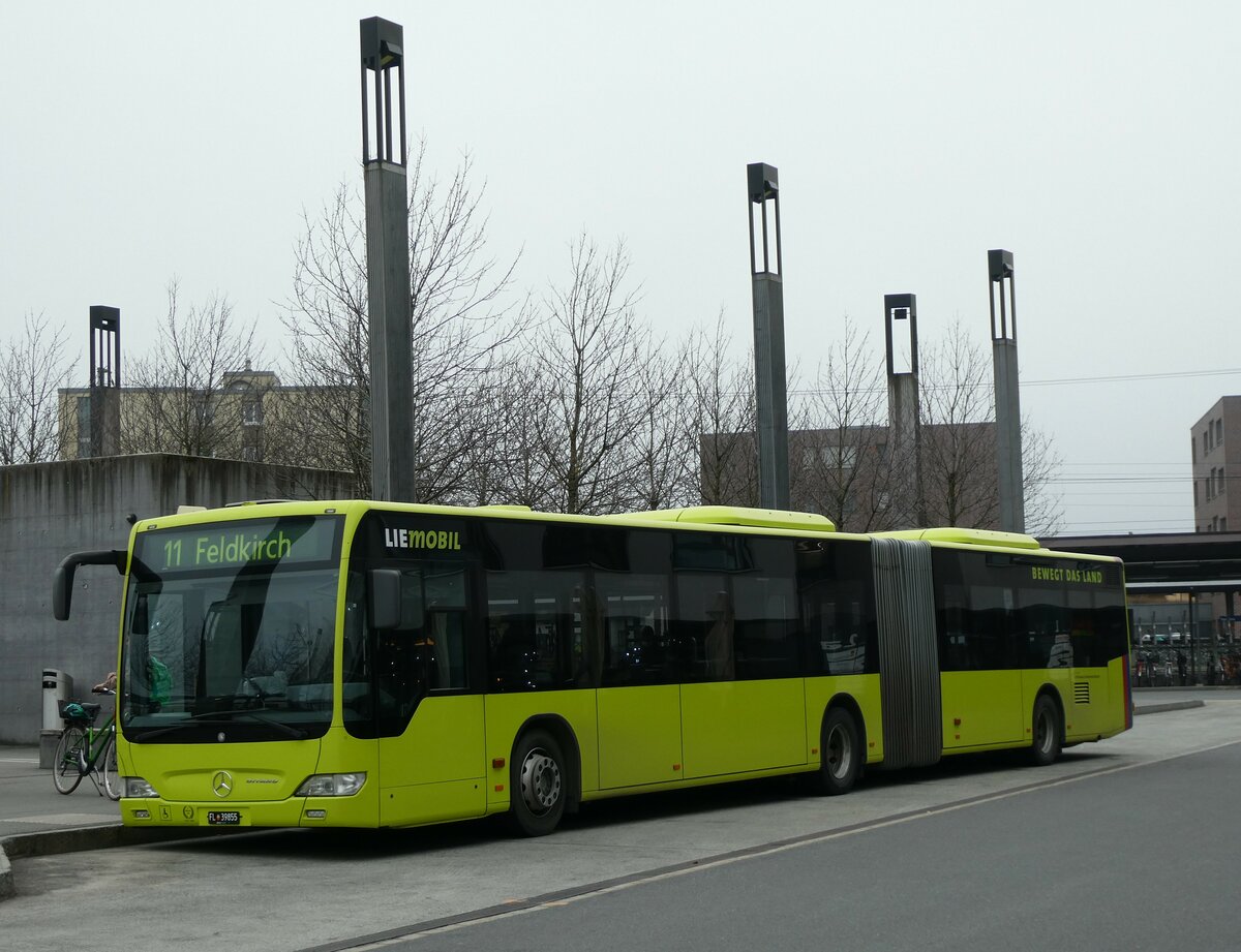 (230'569) - Aus Liechtenstein: PLA Vaduz - Nr. 55/FL 39'855 - Mercedes am 12. November 2021 beim Bahnhof Sargans