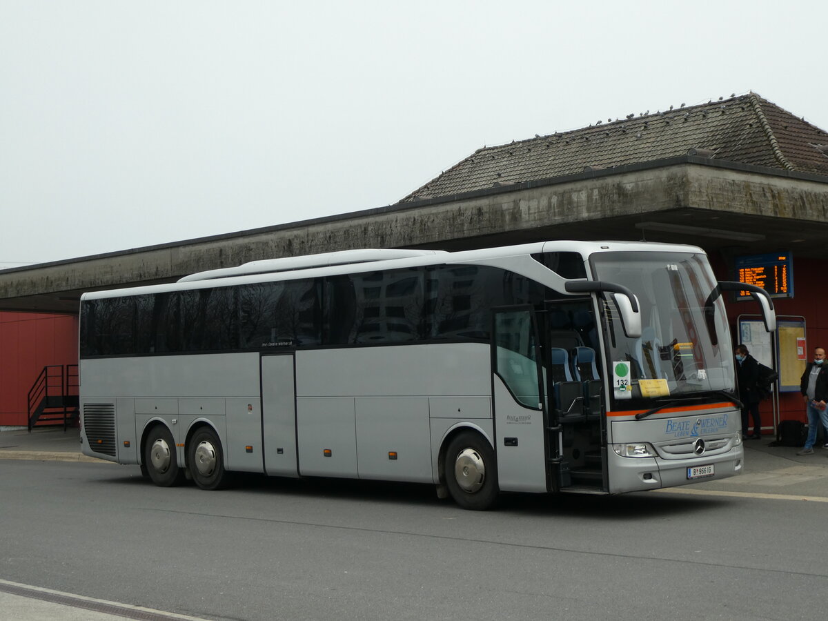 (230'572) - Aus Oesterreich: Beate&Werner, Hittisau - B 966 IG - Mercedes am 12. November 2021 beim Bahnhof Sargans