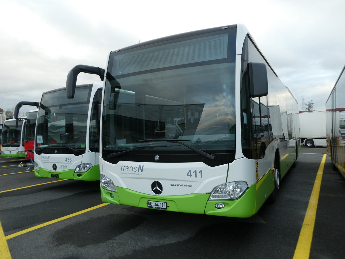 (230'723) - transN, La Chaux-de-Fonds - Nr. 411/NE 164'411 - Mercedes am 13. November 2021 in Kerzers, Interbus