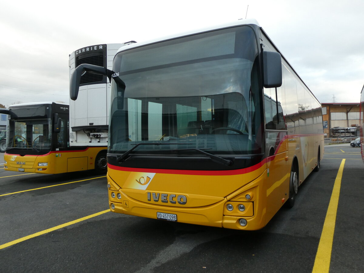 (230'729) - CarPostal Ouest - VD 457'098 - Iveco am 13. November 2021 in Kerzers, Interbus