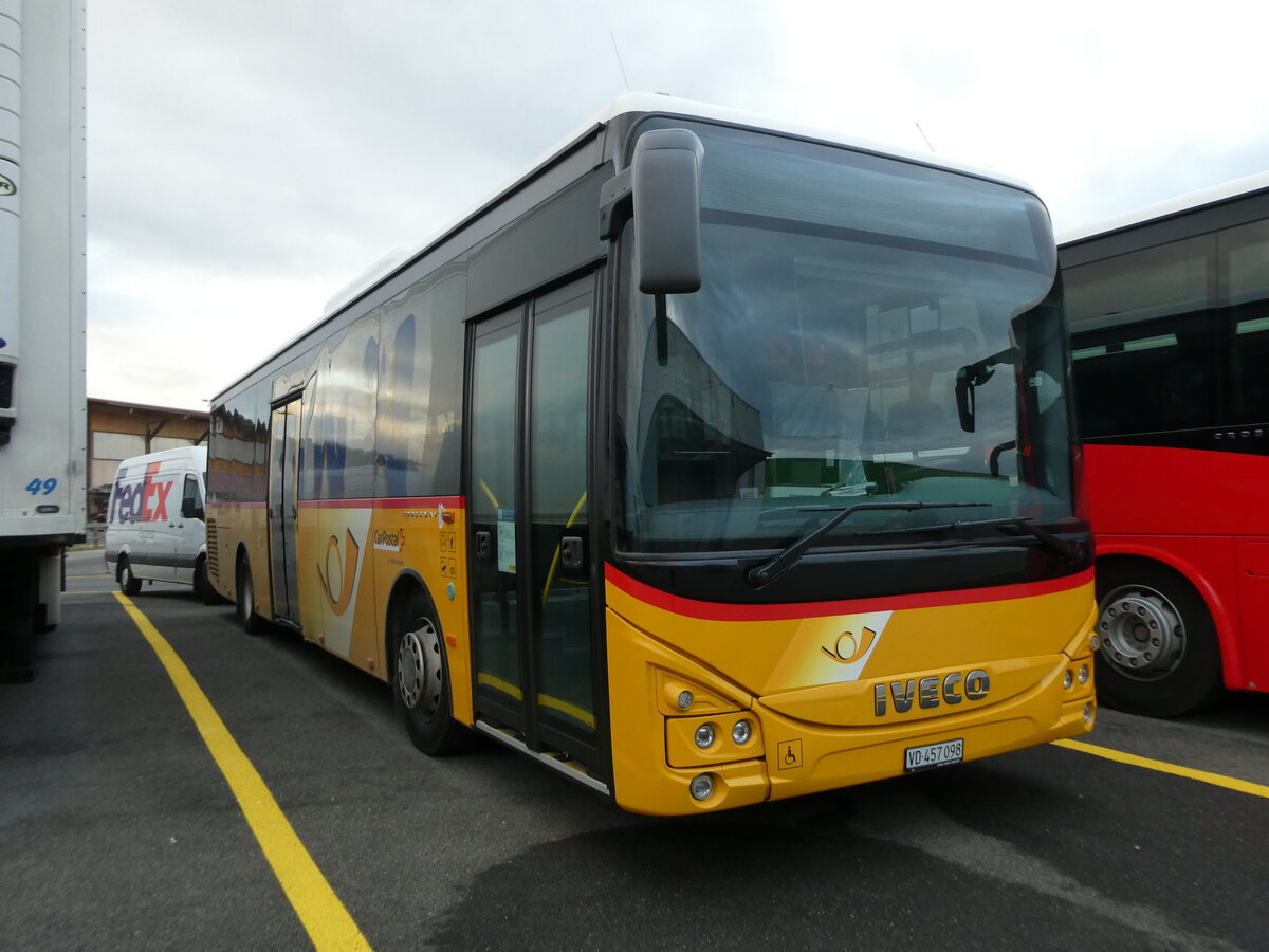 (230'730) - CarPostal Ouest - VD 457'098 - Iveco am 13. November 2021 in Kerzers, Interbus