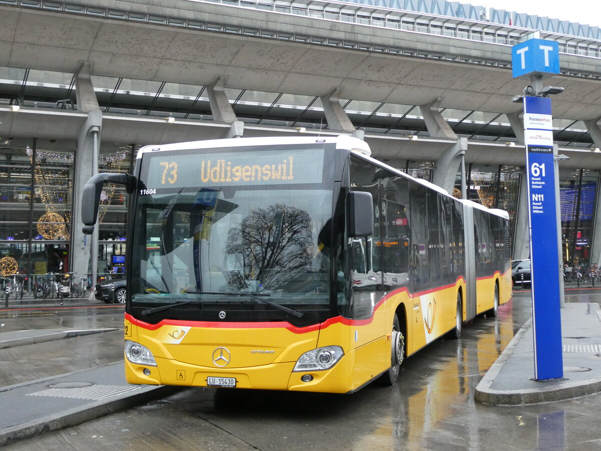 (230'963) - Bucheli, Kriens - Nr. 22/LU 15'430 - Mercedes am 27. November 2021 beim Bahnhof Luzern