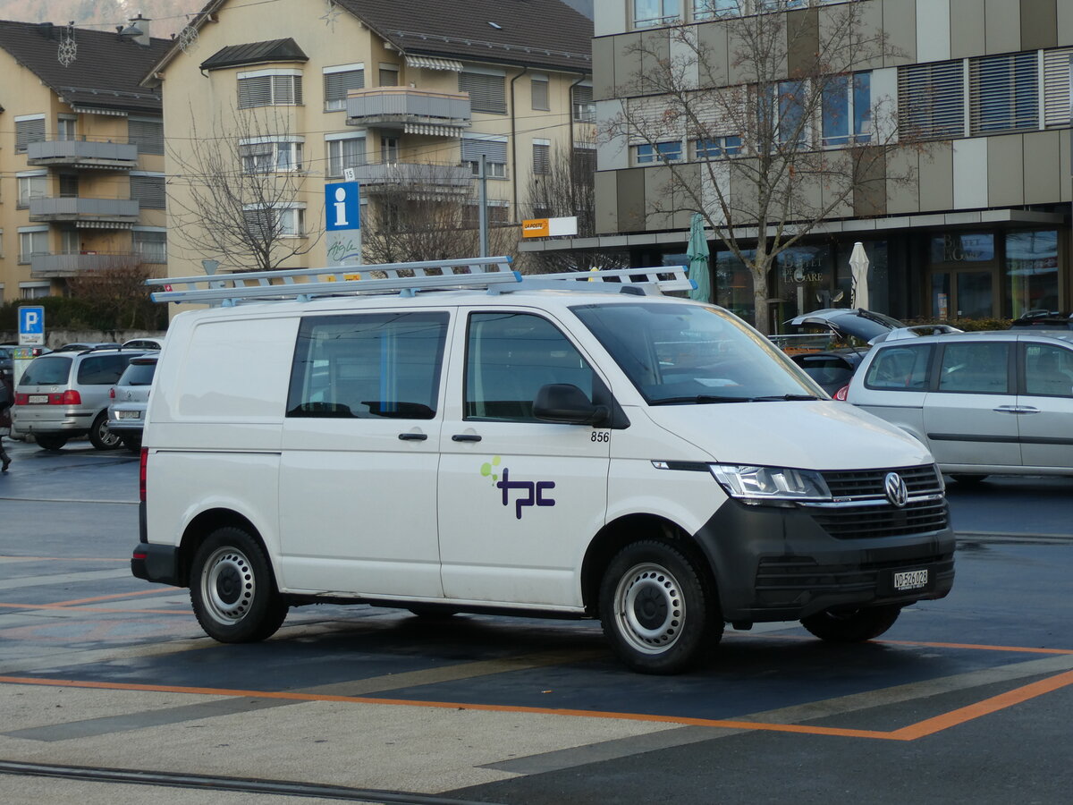 (231'274) - TPC Aigle - Nr. 856/VD 526'028 - VW am 14. Dezember 2021 beim Bahnhof Aigle