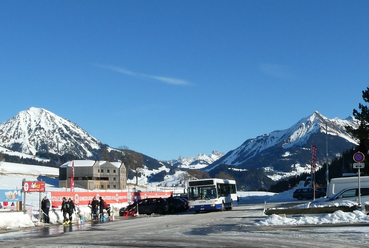 (231'452) - Leysin-Excursions, Leysin - VD 382'719 - Mercedes (ex AAGL Liestal Nr. 54) am 18. Dezember 2021 in Leysin, Centre sportif