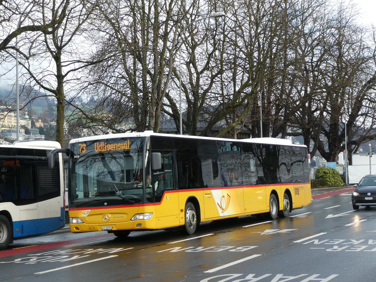 (231'583) - Bucheli, Kriens - Nr. 27/LU 15'711 - Mercedes am 26. Dezember 2021 beim Bahnhof Luzern