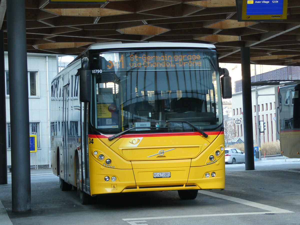 (231'617) - PostAuto Wallis - Nr. 34/VS 471'081 - Volvo (ex TRD, Savise) am 1. Januar 2022 beim Bahnhof Sion