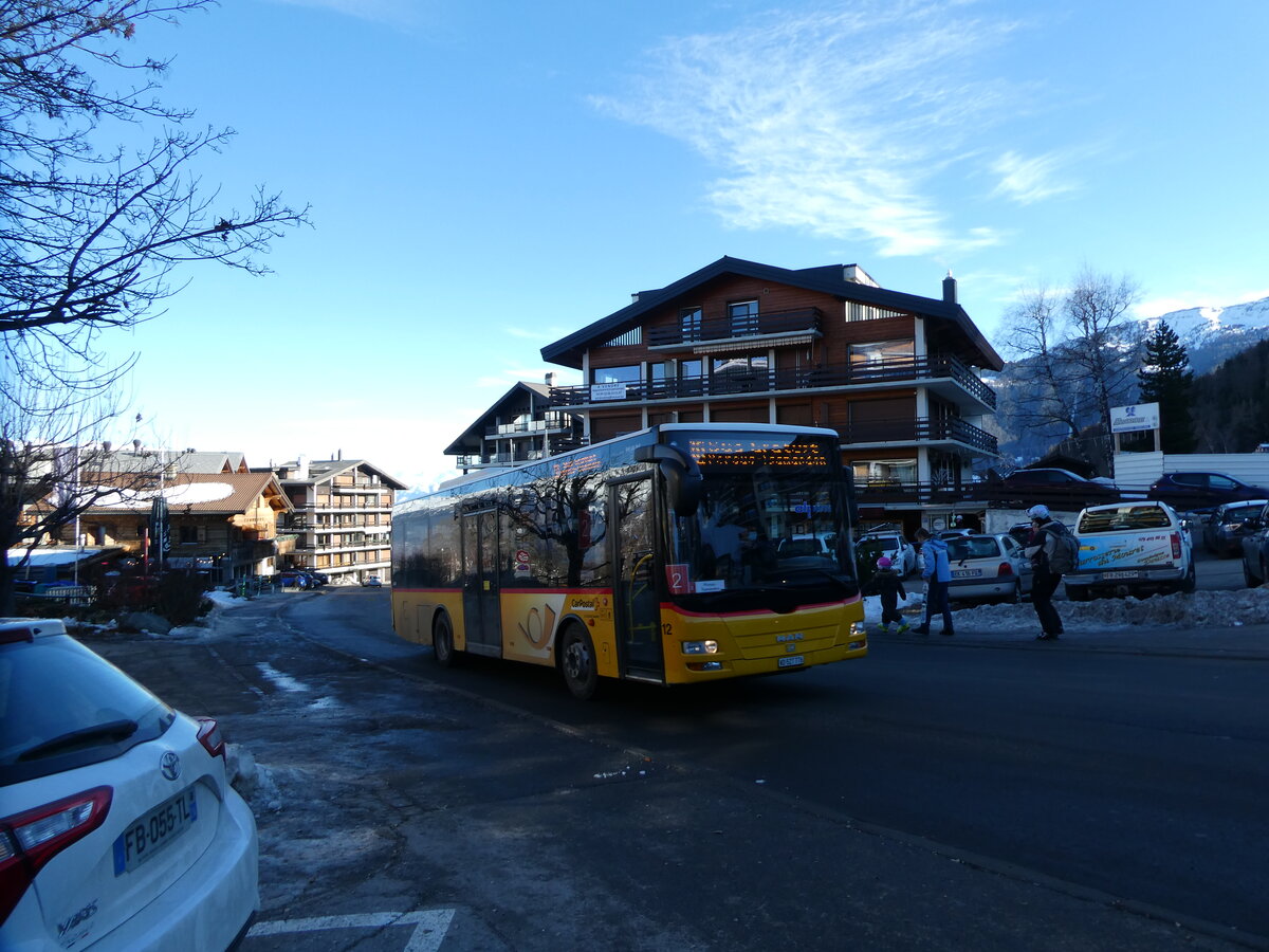 (231'644) - MOB Montreux - Nr. 12/VD 527'776 - MAN/Gppel am 1. Januar 2022 in Haute-Nendaz, Tlcabine (Einsatz Lathion)