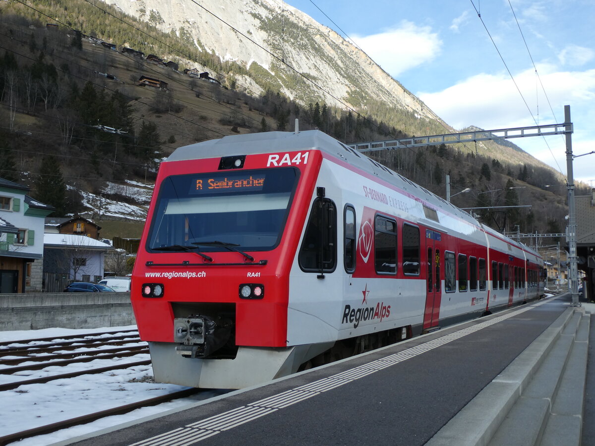 (231'723) - SBB-Pendelzug - Nr. RA 41 - am 2. Januar 2022 im Bahnhof Orsi�res 