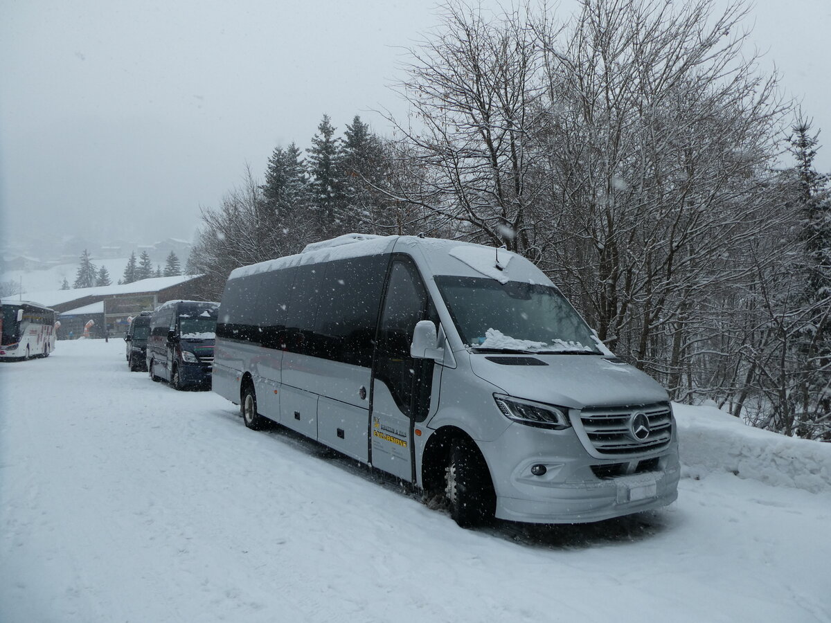 (231'918) - Nax Excursions, Nax - VS 283'603 - Mercedes am 9. Januar 2022 in Adelboden, ASB