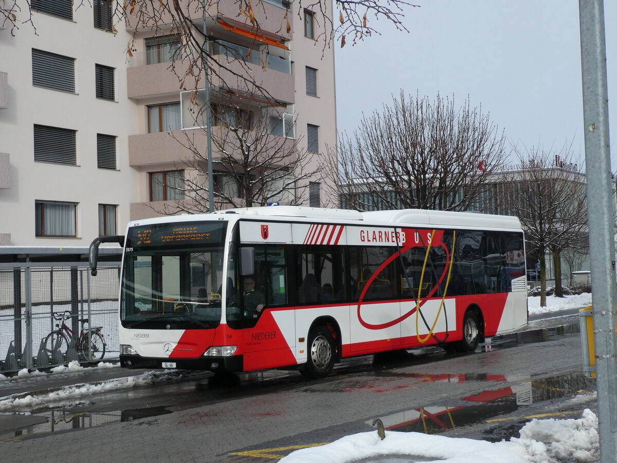 (231'964) - Niederer, Filzbach  Nr. 14/GL 46 - Mercedes am 10. Januar 2022 beim Bahnhof Nfels-Mollis