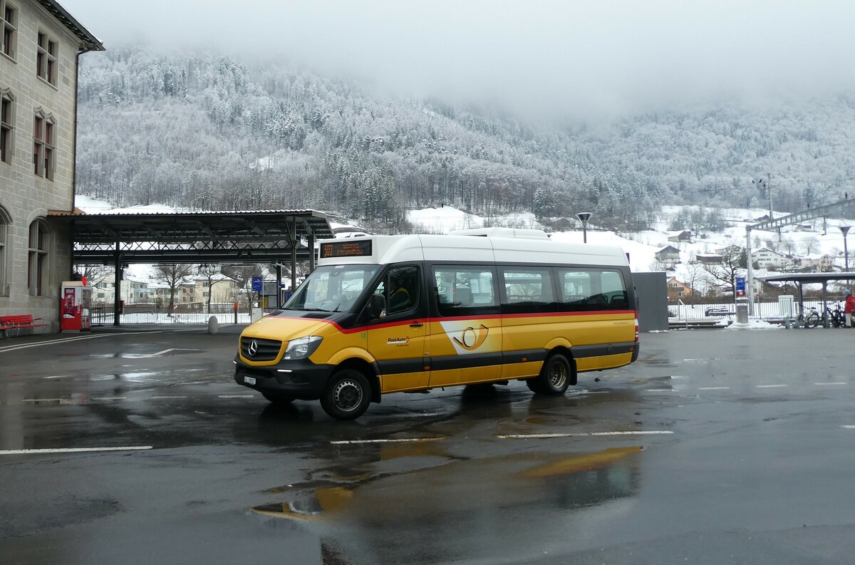 (231'984) - Niederer, Filzbach - Nr. 30/GL 29'057 - Mercedes (ex PostAuto Ostschweiz) am 10. Januar 2022 beim Bahnhof Glarus