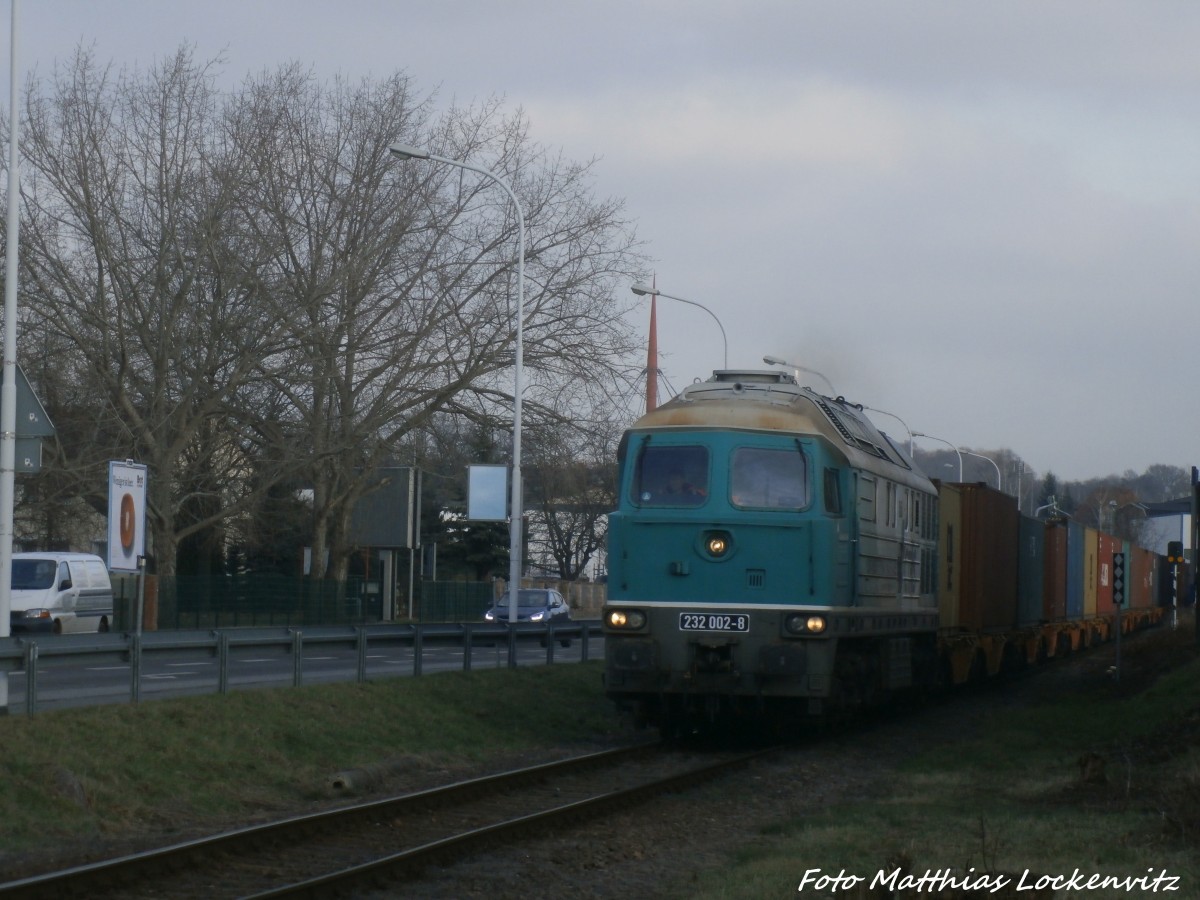 232 008 der CTHS mit einem Gterzug unterwegs zum Saalehafen am 21.1.15