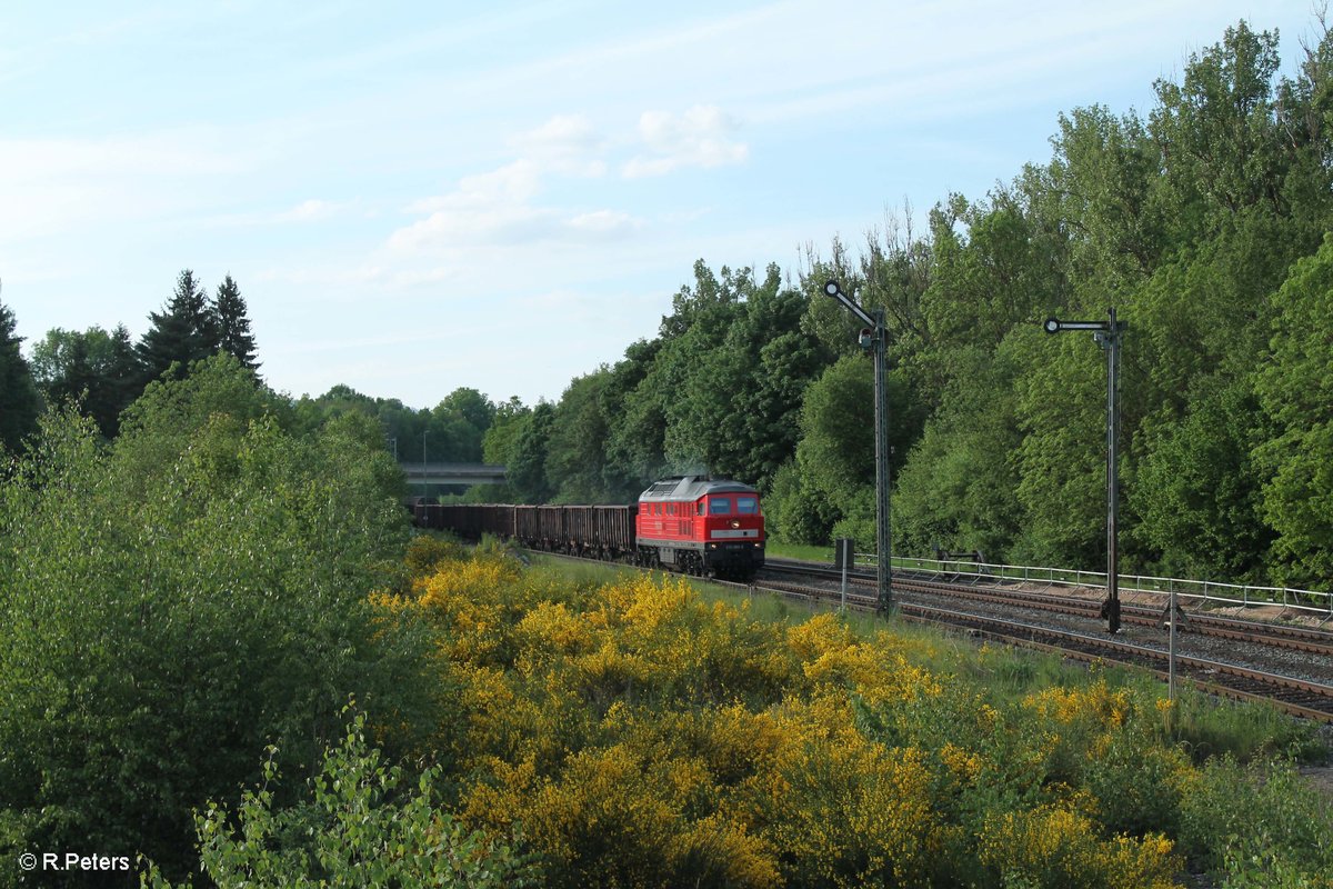 232 093-5 durchfährt Reuth bei Erbendorf mit dem 45368 XTCH - NNR. 26.05.16