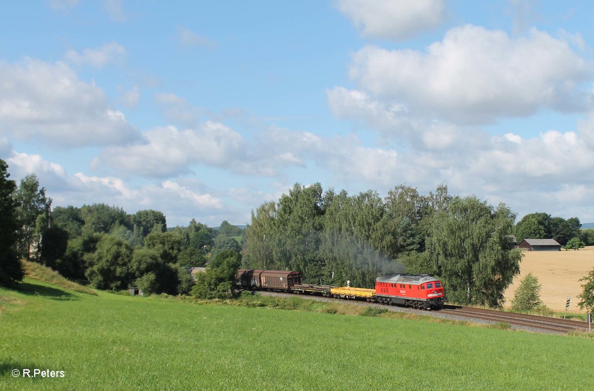 232 093 zieht mit dem 51715 Nürnberg - Seddin bei Letten vorbei. 30.07.16