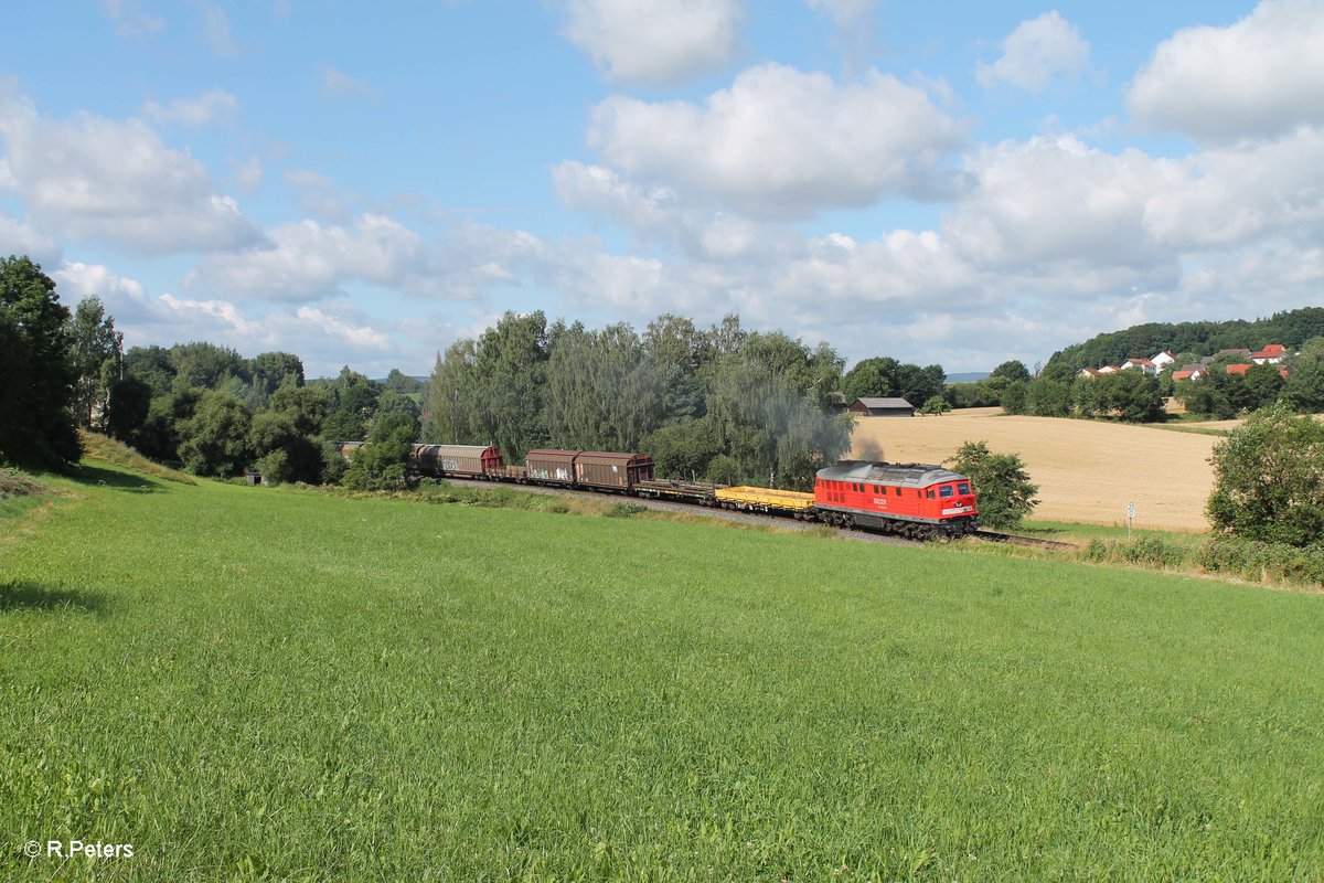 232 093 zieht mit dem 51715 Nürnberg - Seddin bei Letten vorbei. 30.07.16