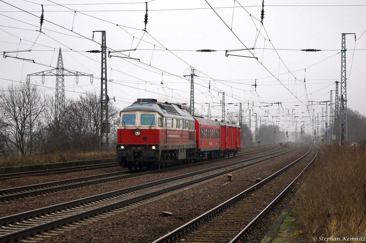 232 105-7 DB Schenker Rail Deutschland AG mit einem DB Netz Notfalltechnikzug in Saarmund und fuhr weiter in Richtung Michendorf. 06.01.2015