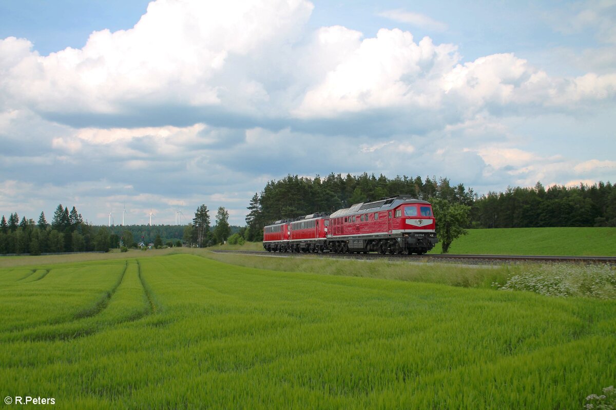 232 173 und 140 808 und 140 833 auf dem Weg nach Nürnberg bei Marktleuthen. 27.06.21