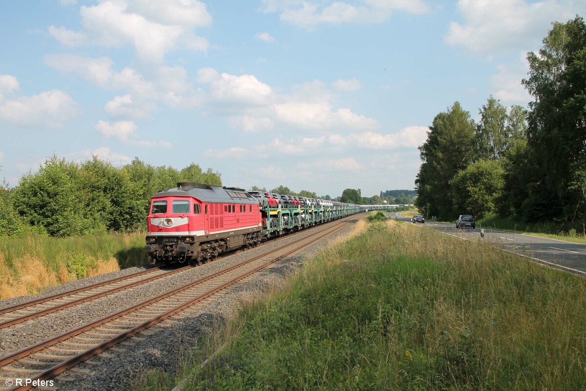 232 173 mit einem Elbtal Umleiter Autozug von Cheb nach Hof bei Großwendern. 22.07.21