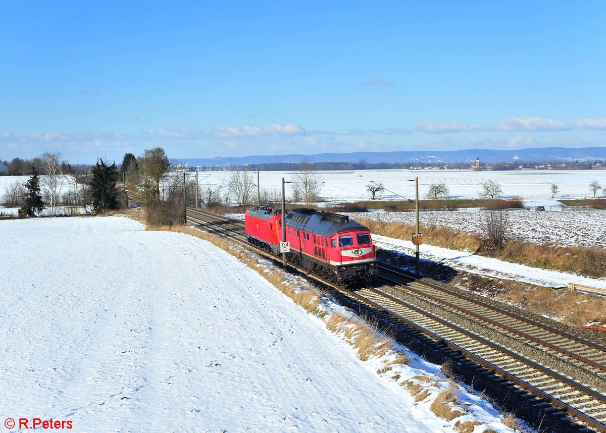 232 173 überführt die Skodalok 102 004 von München nach München Pasing bei Alteglofsheim. 13.02.21