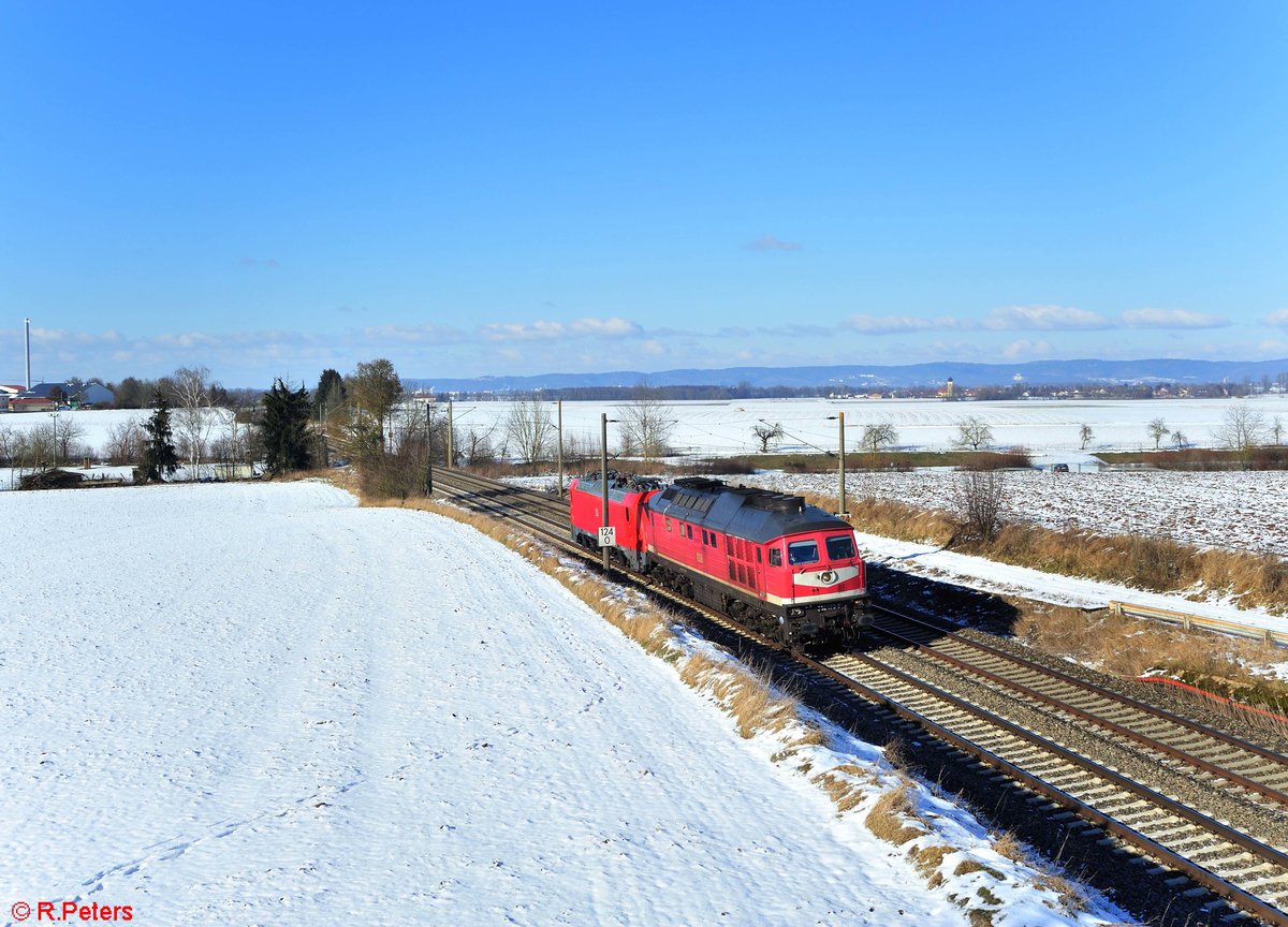 232 173 überführt die Skodalok 102 004 von München nach München Pasing bei Alteglofsheim. 13.02.21