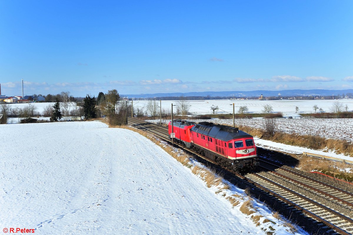 232 173 überführt die Skodalok 102 004 von München nach München Pasing bei Alteglofsheim. 13.02.21