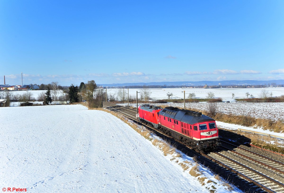 232 173 überführt die Skodalok 102 004 von München nach München Pasing bei Alteglofsheim. 13.02.21