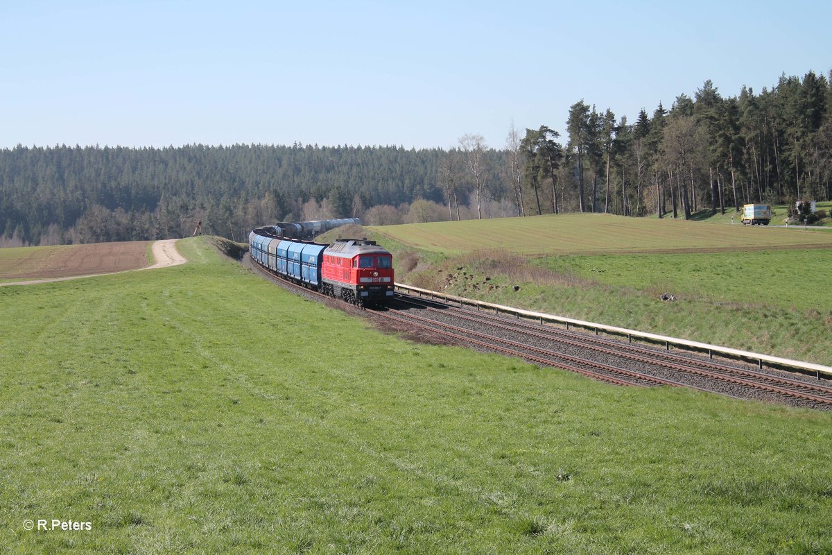 232 209-7 zieht bei Neudes den 51721 Nürnberg - Leipzig Engelsdorf Frankenwald Umleiter in Richtung Hof. 21.04.16