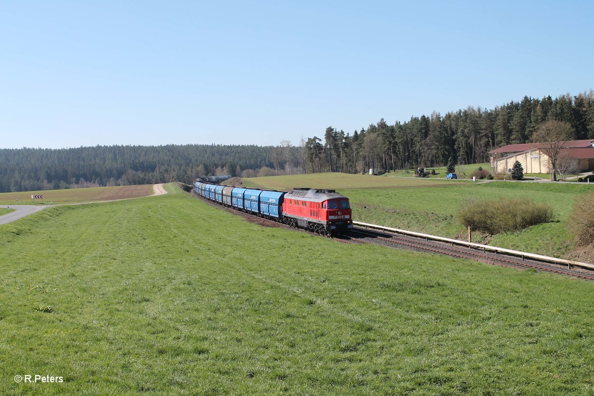 232 209-7 zieht bei Neudes den 51721 Nürnberg - Leipzig Engelsdorf Frankenwald Umleiter in Richtung Hof. 21.04.16