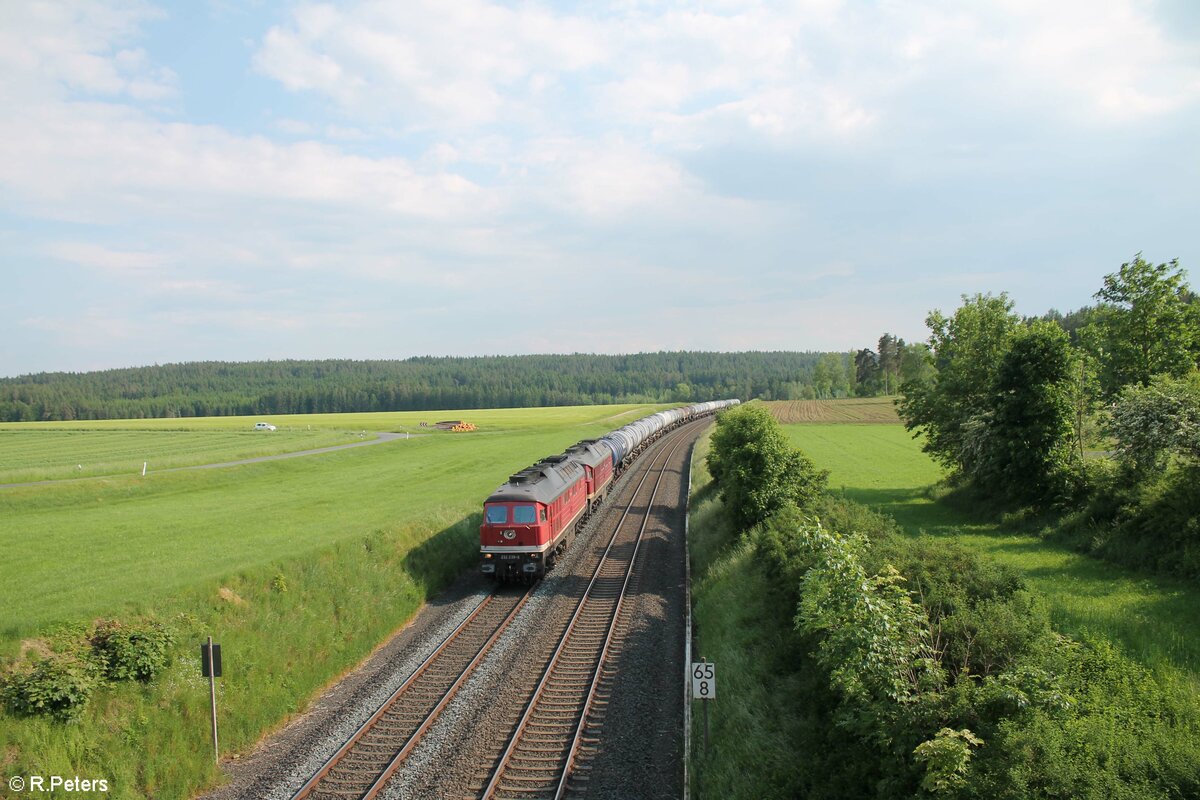 232 238 + 232 068 ziehen bei Neudes den Kesselzug vom Tanklager Marktredwitz nach Bitterfeld. 11.06.21