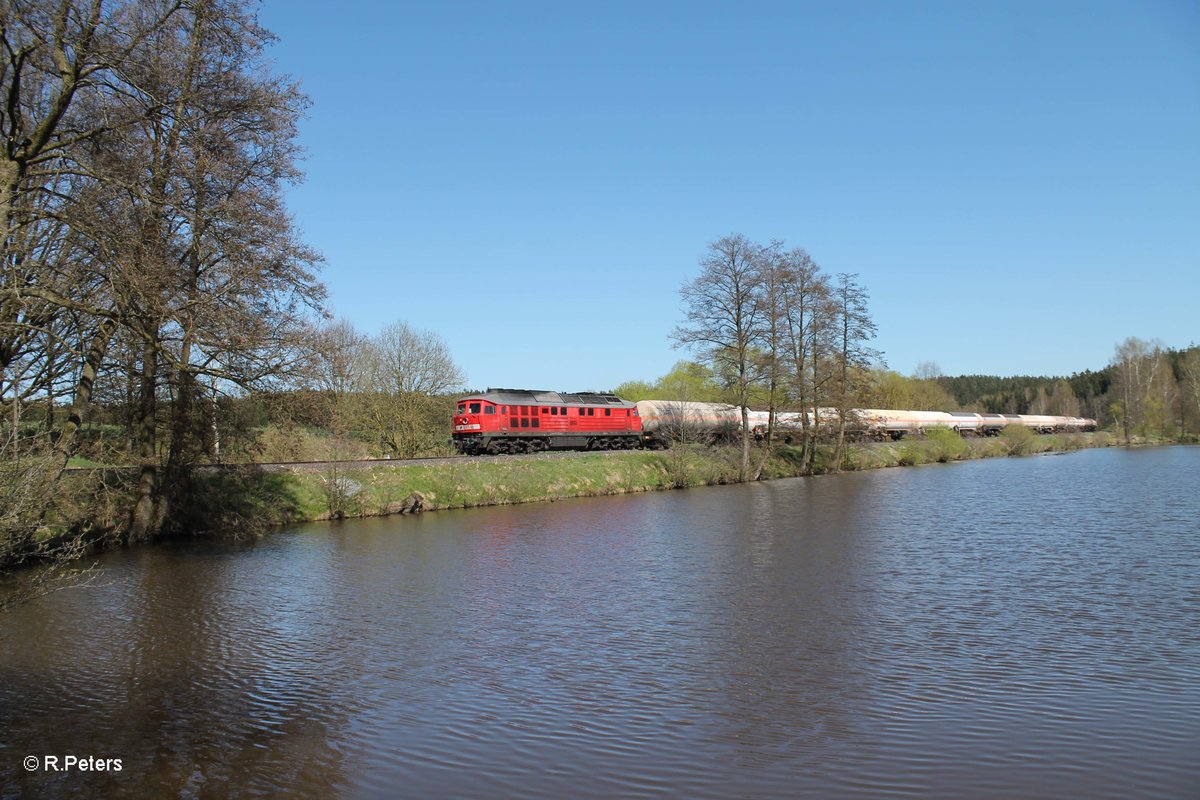 232 330-1 zieht bei Letten den 47382 Gaskesselzug Cheb - Münchmünster. 21.04.16