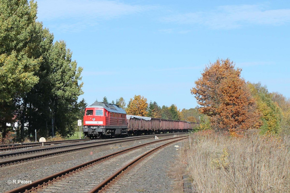 232 426-7 mit dem 49350 Schrottzug Cheb - Nrnberg kurz vor der Einfahrt in Wiesau. 22.10.13