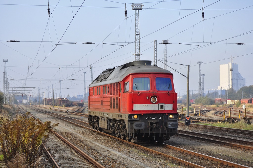 232 428 beim rangieren in Rostock-Seehafen.