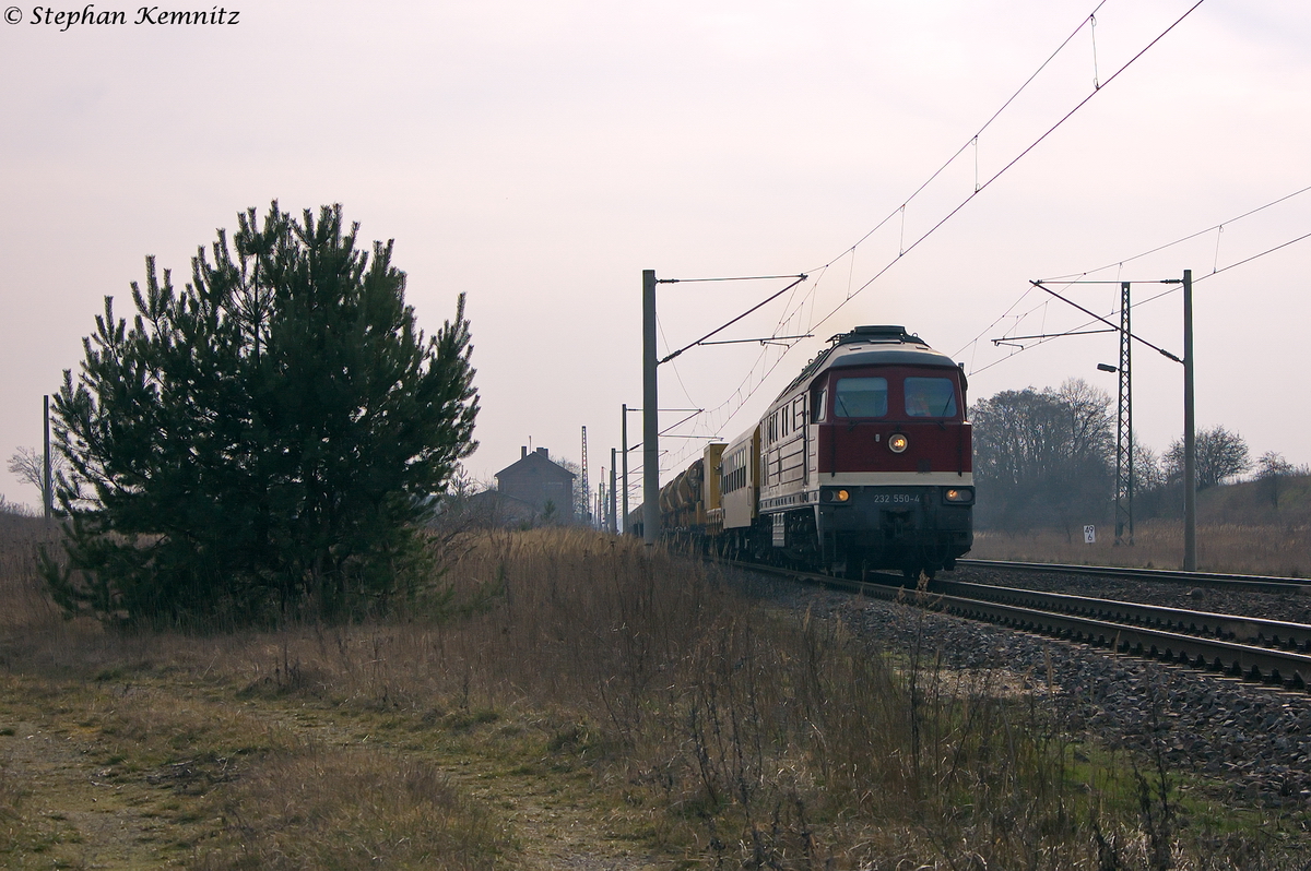 232 550-4 DGT - Deutsche Gleis- und Tiefbau GmbH mit einem Bauzug in Demker und fuhr in Richtung Stendal weiter. Netten Gruß an den Tf! 01.03.2014