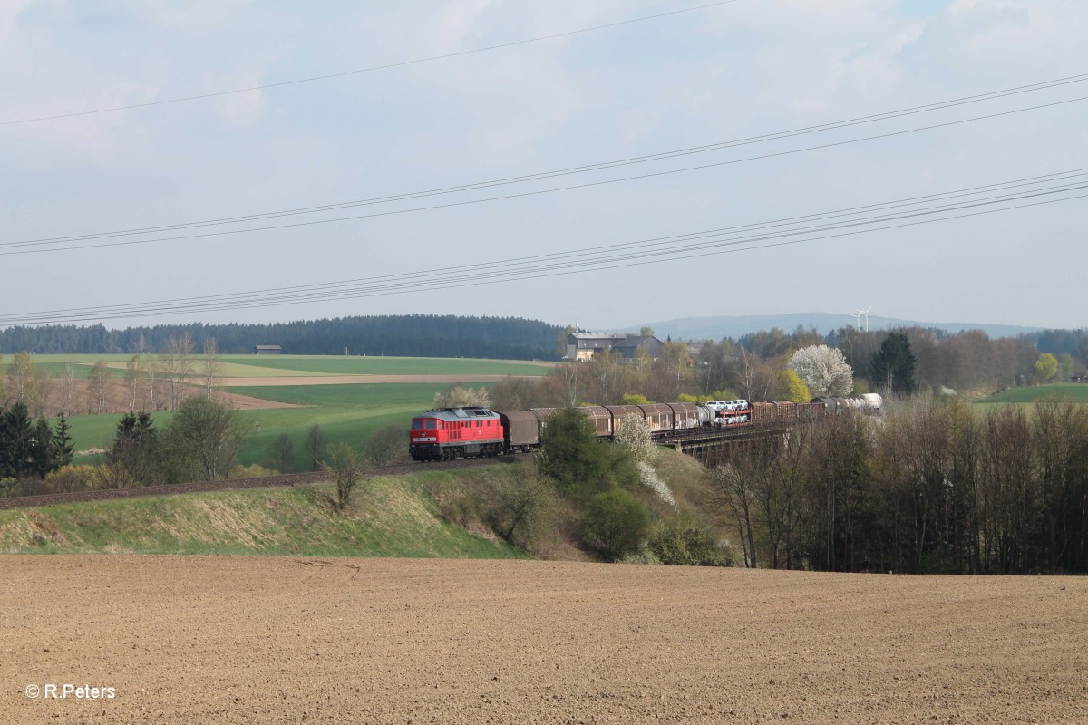 232 571-0 zieht beim Viadukt Seußen den Sonntagsmischer 45362 Cheb - Nürnberg. 13.04.14