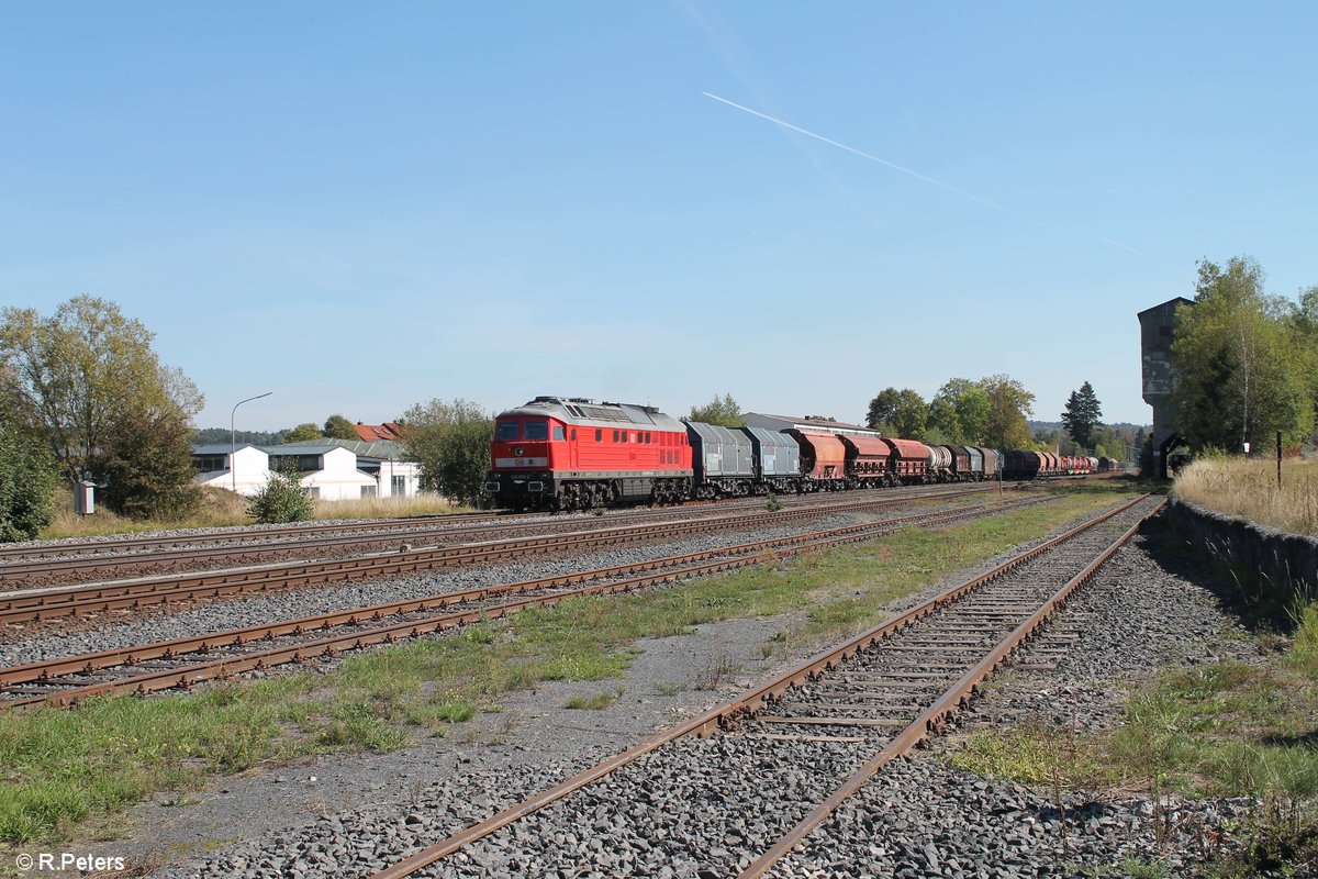 232 669-2 zieht mit dem EZ 51716 aus Nürnberg nach Senftenberg durch Pechbrunn. 16.09.18
