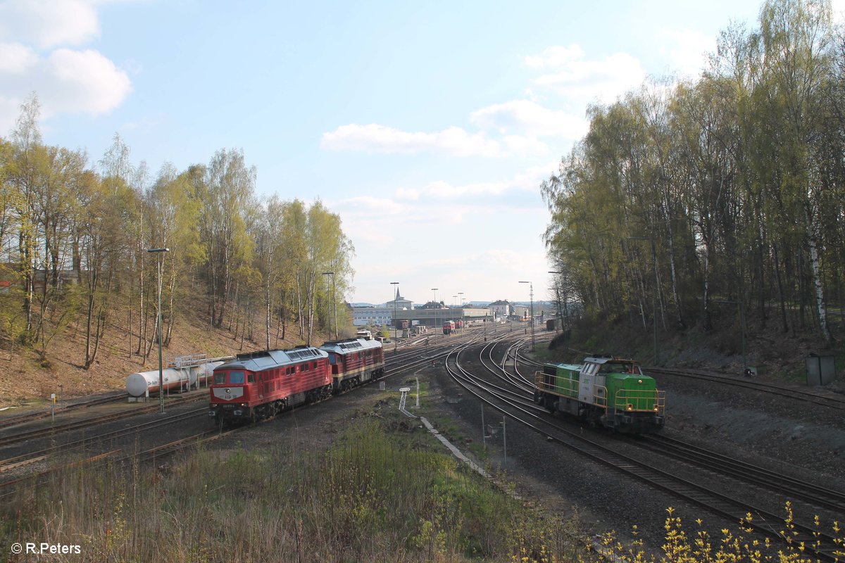 232 673 und 132 109 haben fertig getankt und warten darauf das der Fahrweg zum Tanklager gestellt wird um mit dem rausziehen/rangieren zu beginnen. 20.04.17