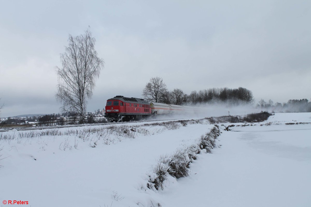 232 703 mit dem leeren GB 45390 Gaskesselzug aus Kralupy (CZ) nach Burghausen südlich von Wiesau/Oberpfalz. 14.01.21