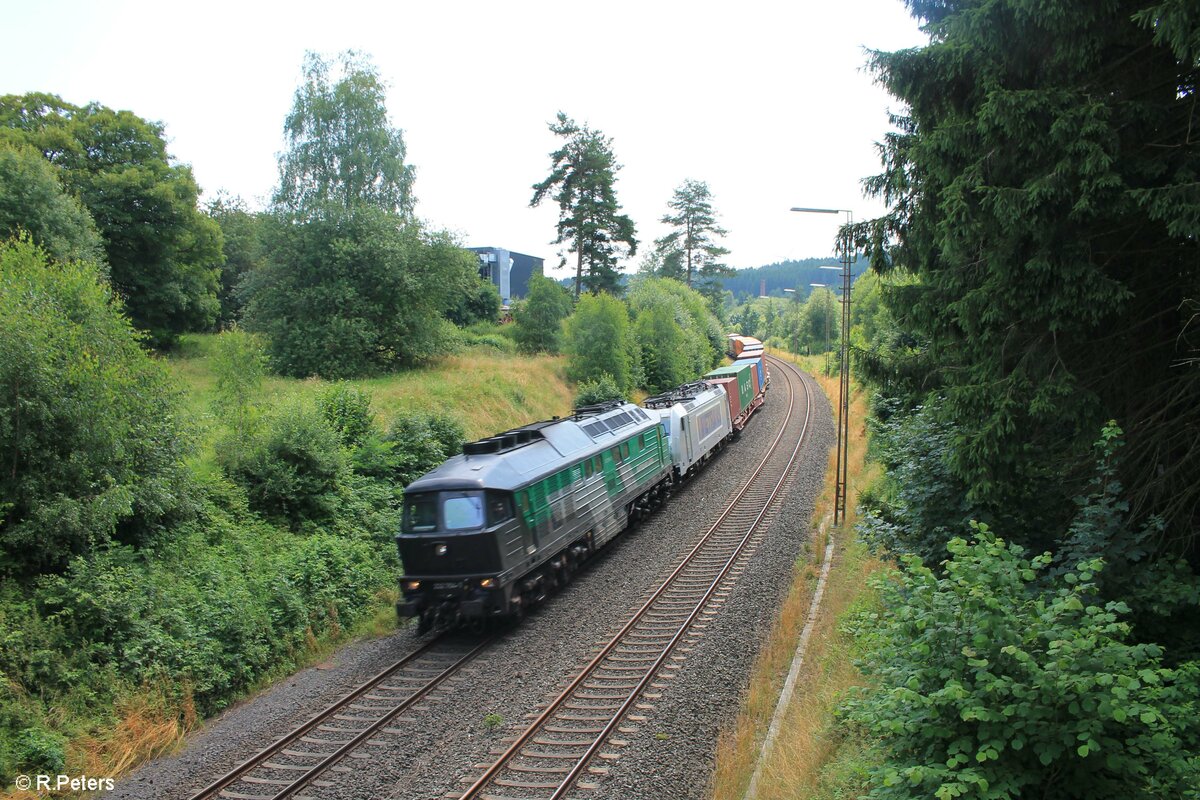 232 704 mit einem Elbtal Umleiter in der Kurve von Röslau. 23.07.21