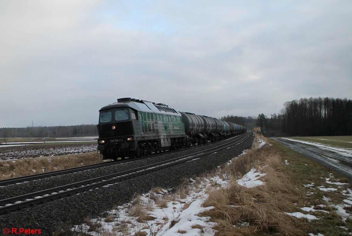232 704 mit einem Kesselzug aus Neustadt an der Donau nach Cheb bei Oberteich. 23.01.22