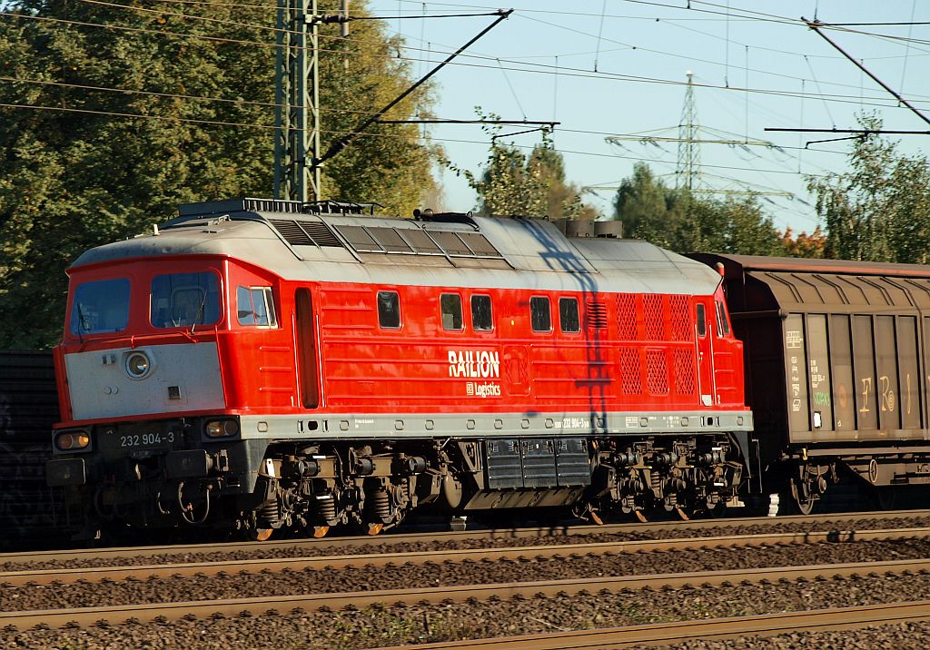 232 904-3 dieselt hier mit einem Gz durch HH-Harburg(überarbeitete Version). 30.09.2011