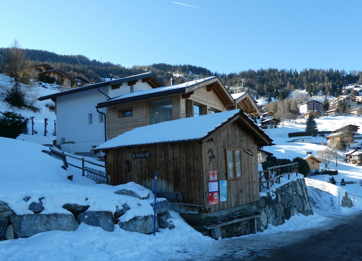 (232'111) - Buchard-Haltestelle am 19. Januar 2022 in La Tzoumaz, La Chapelle