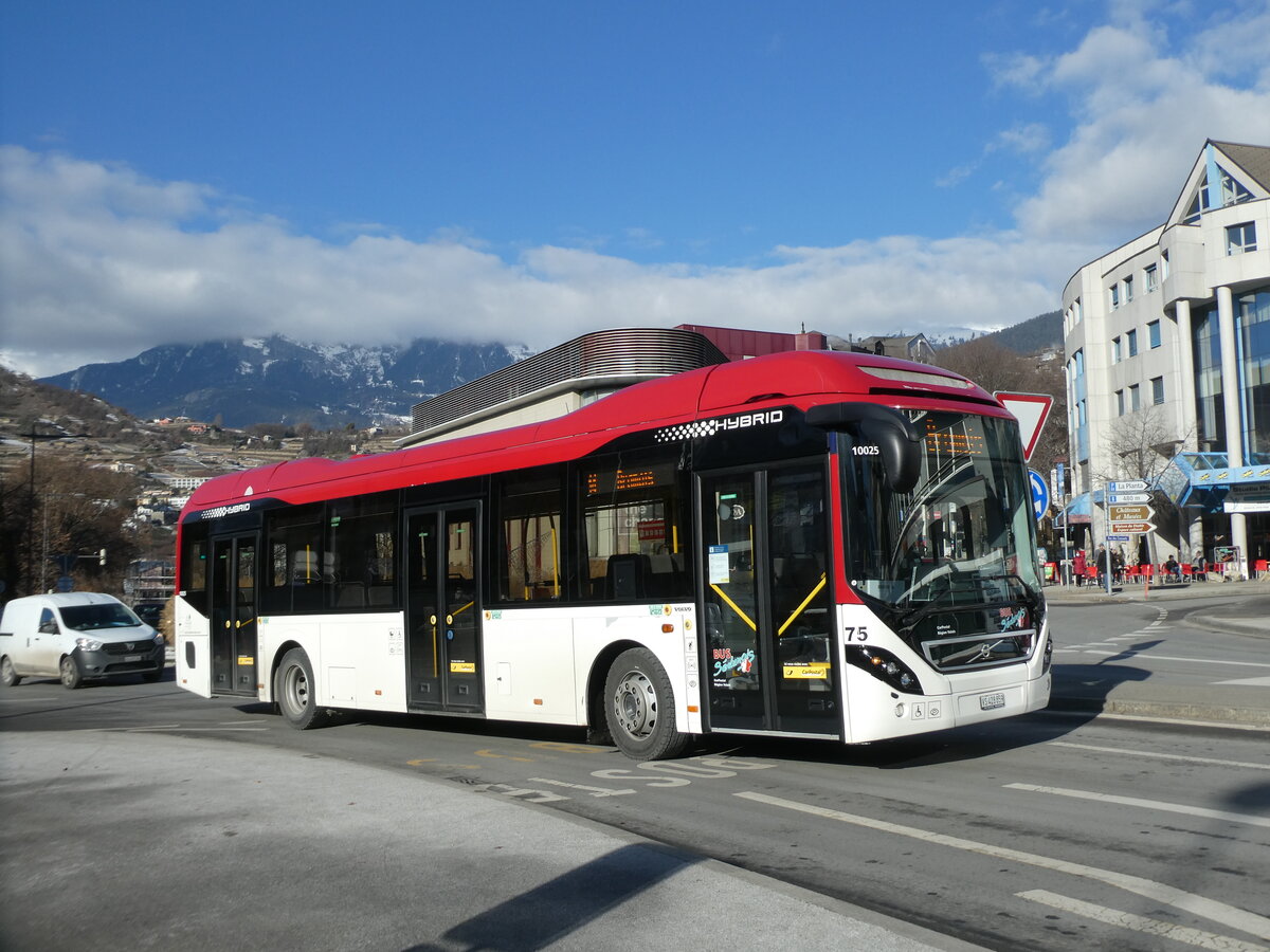 (232'189) - PostAuto Wallis - Nr. 75/VS 428'859 - Volvo am 21. Januar 2022 beim Bahnhof Sion