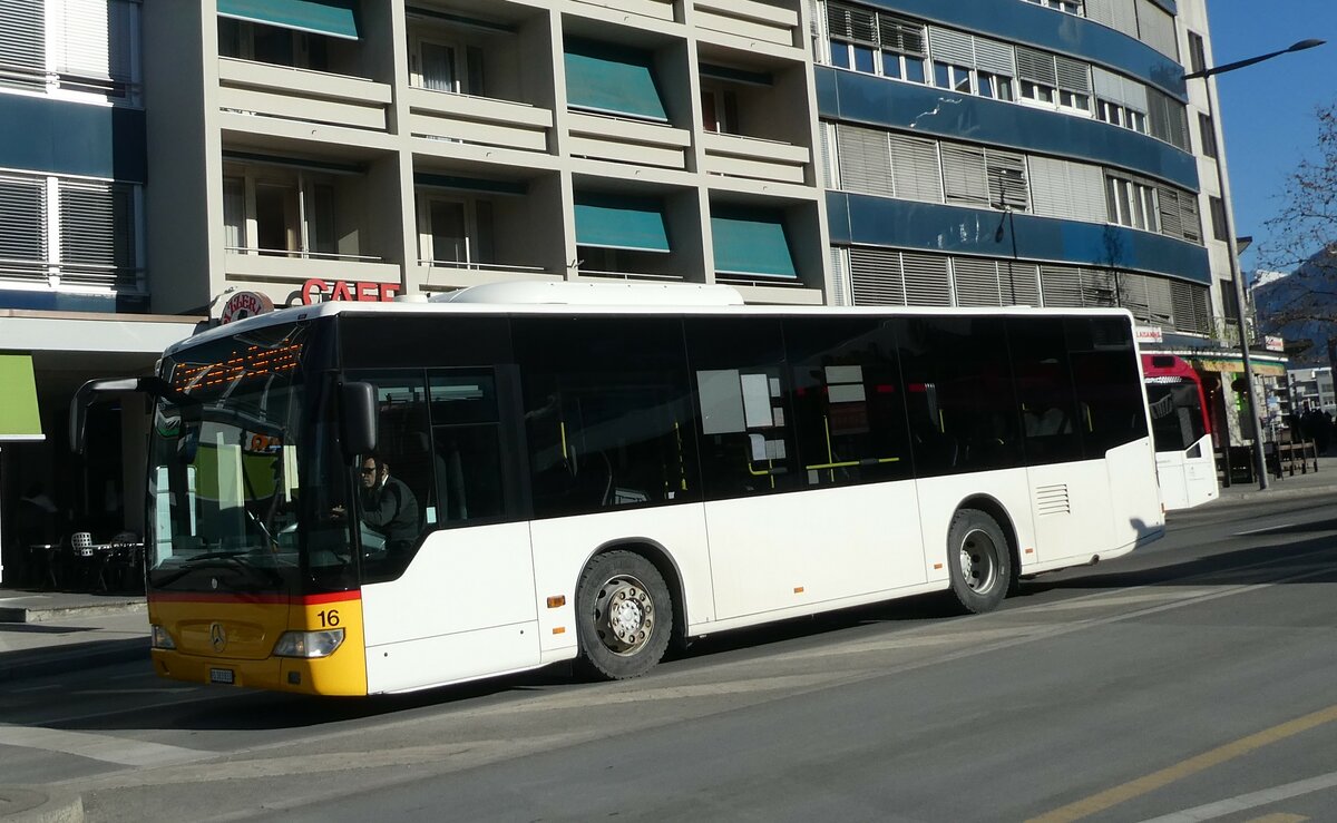 (232'223) - Lathion, Sion - Nr. 16/VS 383'833 - Mercedes (ex TPC Aigle) am 21. Januar 2022 beim Bahnhof Sion