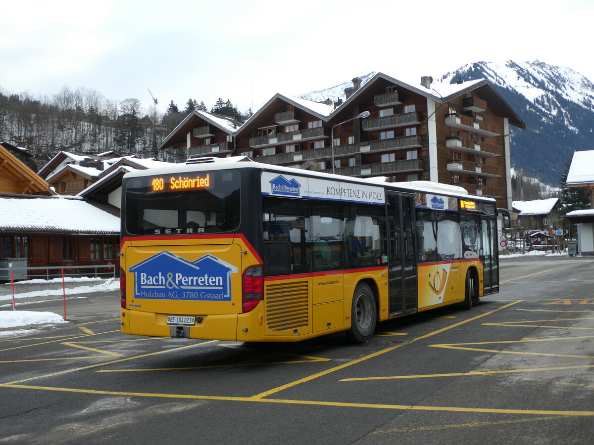 (232'254) - Kbli, Gstaad - BE 104'023 - Setra (ex Nr. 1) am 22. Januar 2022 beim Bahnhof Gstaad