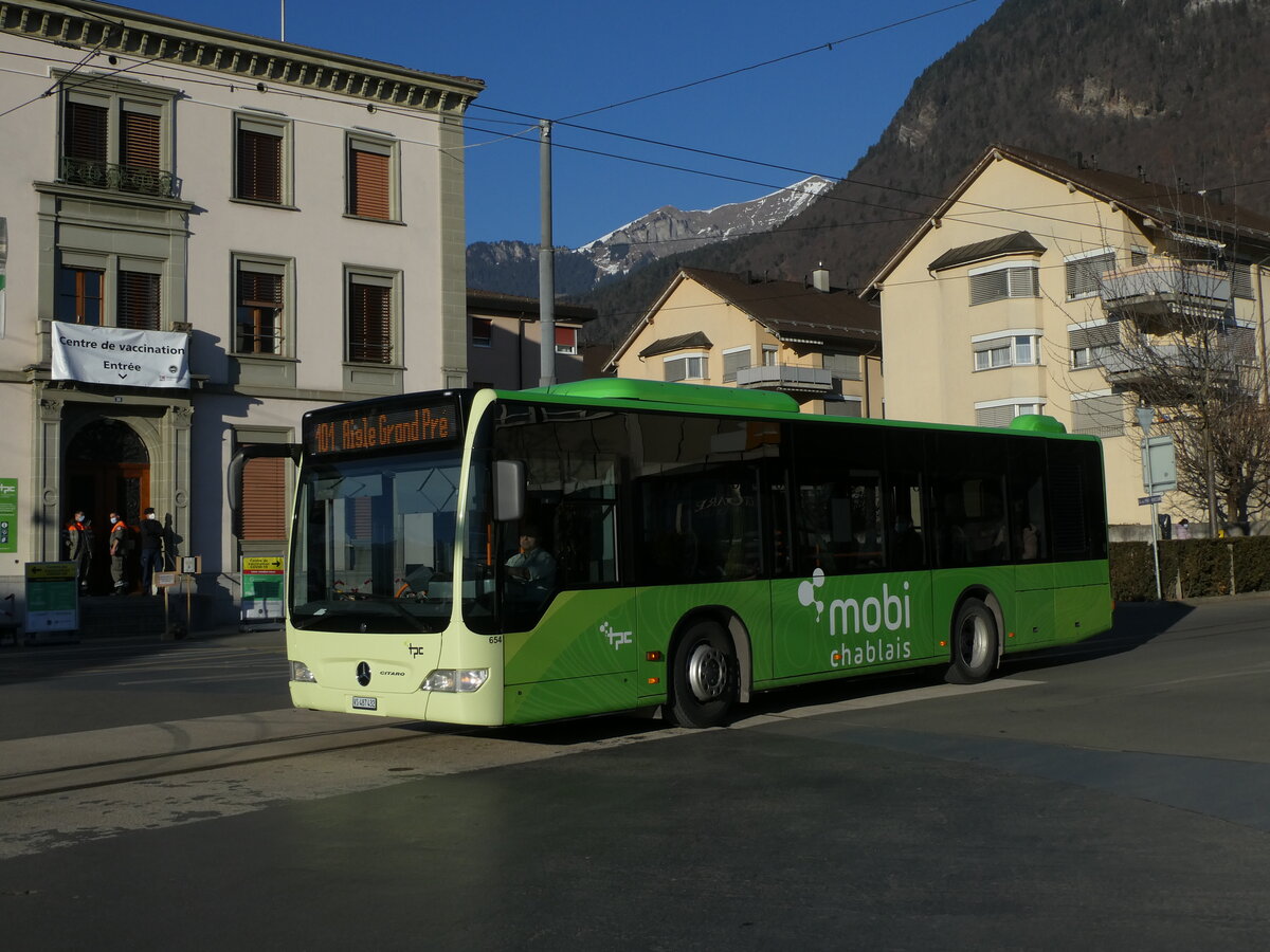 (232'294) - TPC Aigle - Nr. 654/VS 487'432 - Mercedes (ex ESKA Stiftlandkraftverkehr, D-Tirschenreuth; ex Bayerische Schlsser, Grten + Seen, D-Mnchen) am 22. Januar 2022 beim Bahnhof Aigle